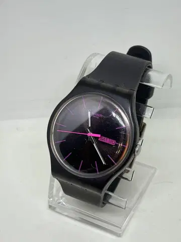 Swatch 블랙 핑크 러버 벨트 시계