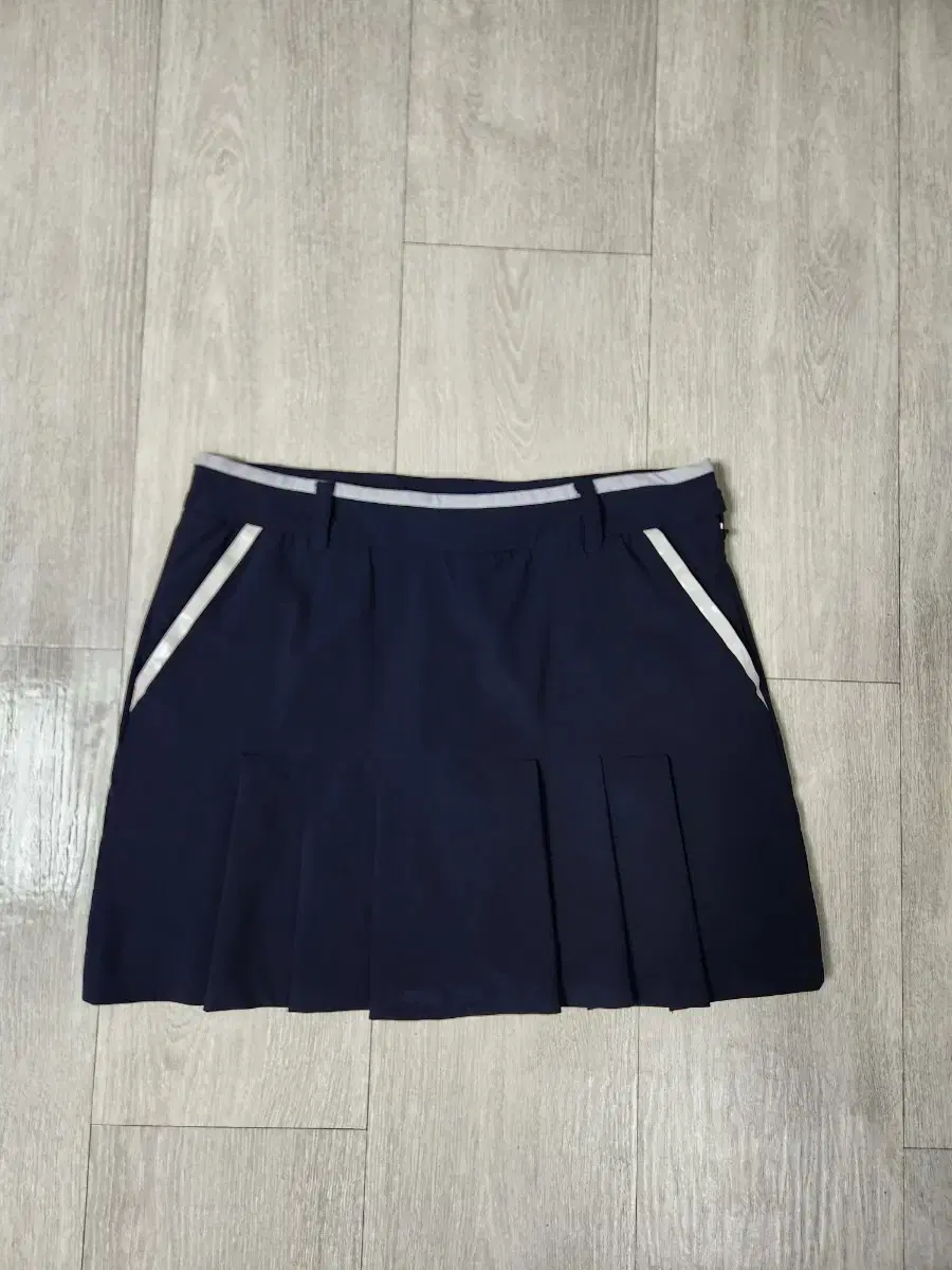 (Best Condition) Elle Golf Skirt (67) 27