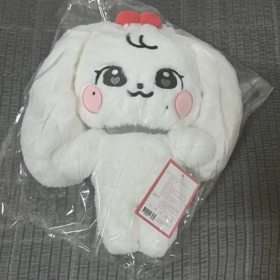 アイドル IVE MINIVE FLUFFY PLUSH 30cm ver CHERRY IVE - MINIVE Fluffy Plush 30CM Ver. [WELCOME TO MINIVE