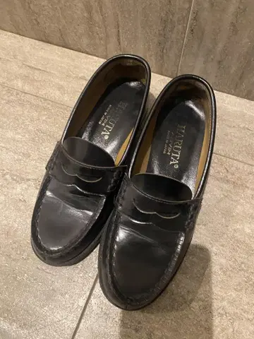 블랙 가죽 로퍼
