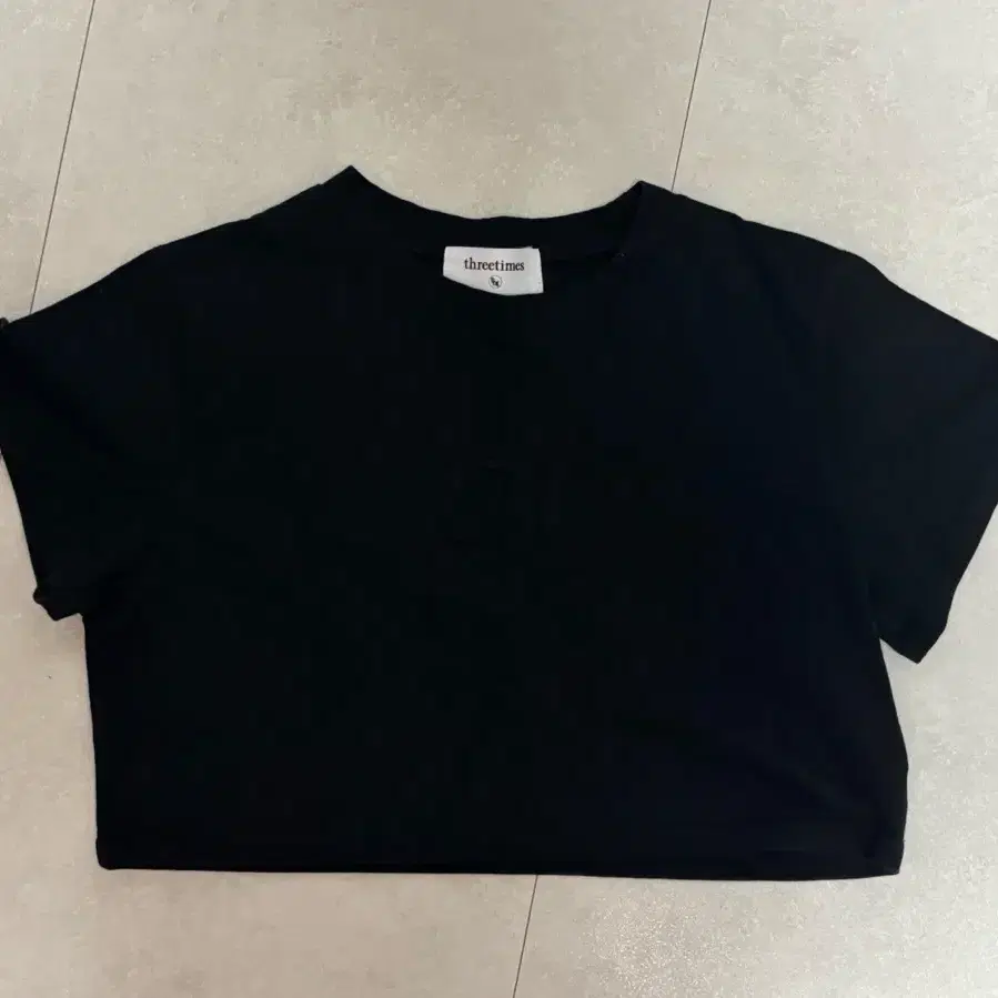 THREETIMES | 쓰리타임즈 Threetimes Pendant Short Sleeve Tee