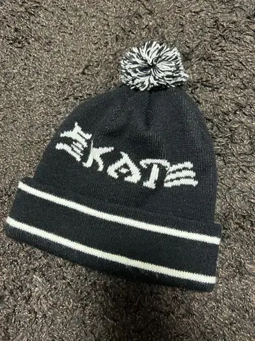 새상품급 Thrasher 폼폼 포함 니트 모자 비니