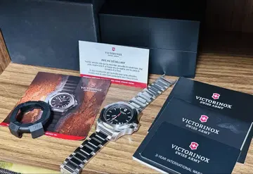 Victorinox 손목시계 블랙 다이얼 시계