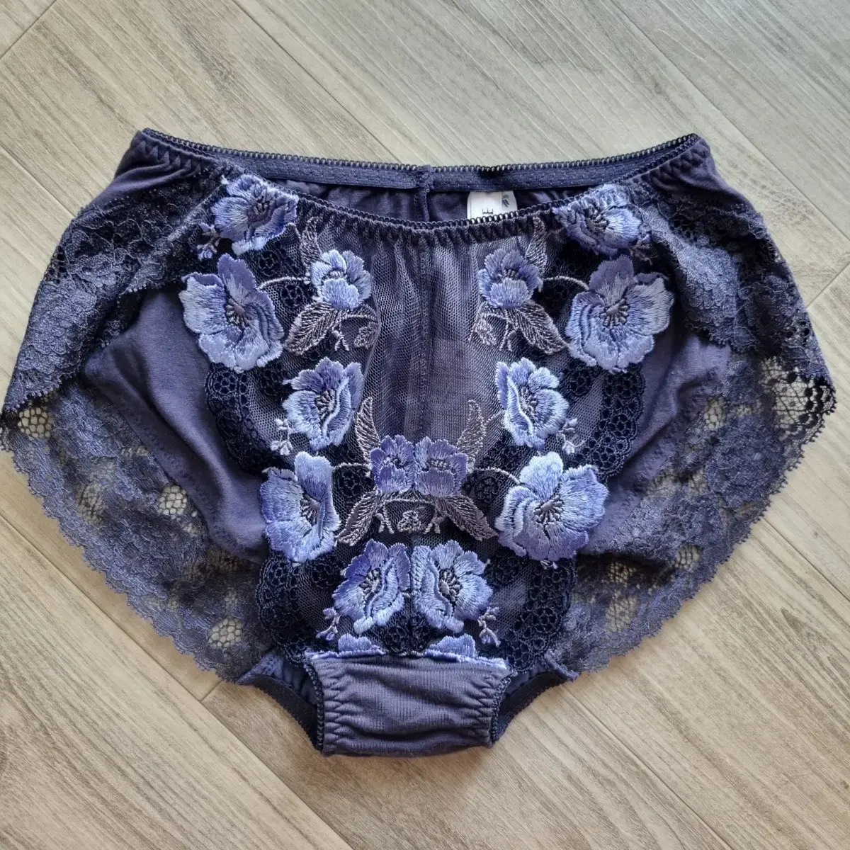 Japanese Import Wacoal Pearl Frouge Lace Panties
