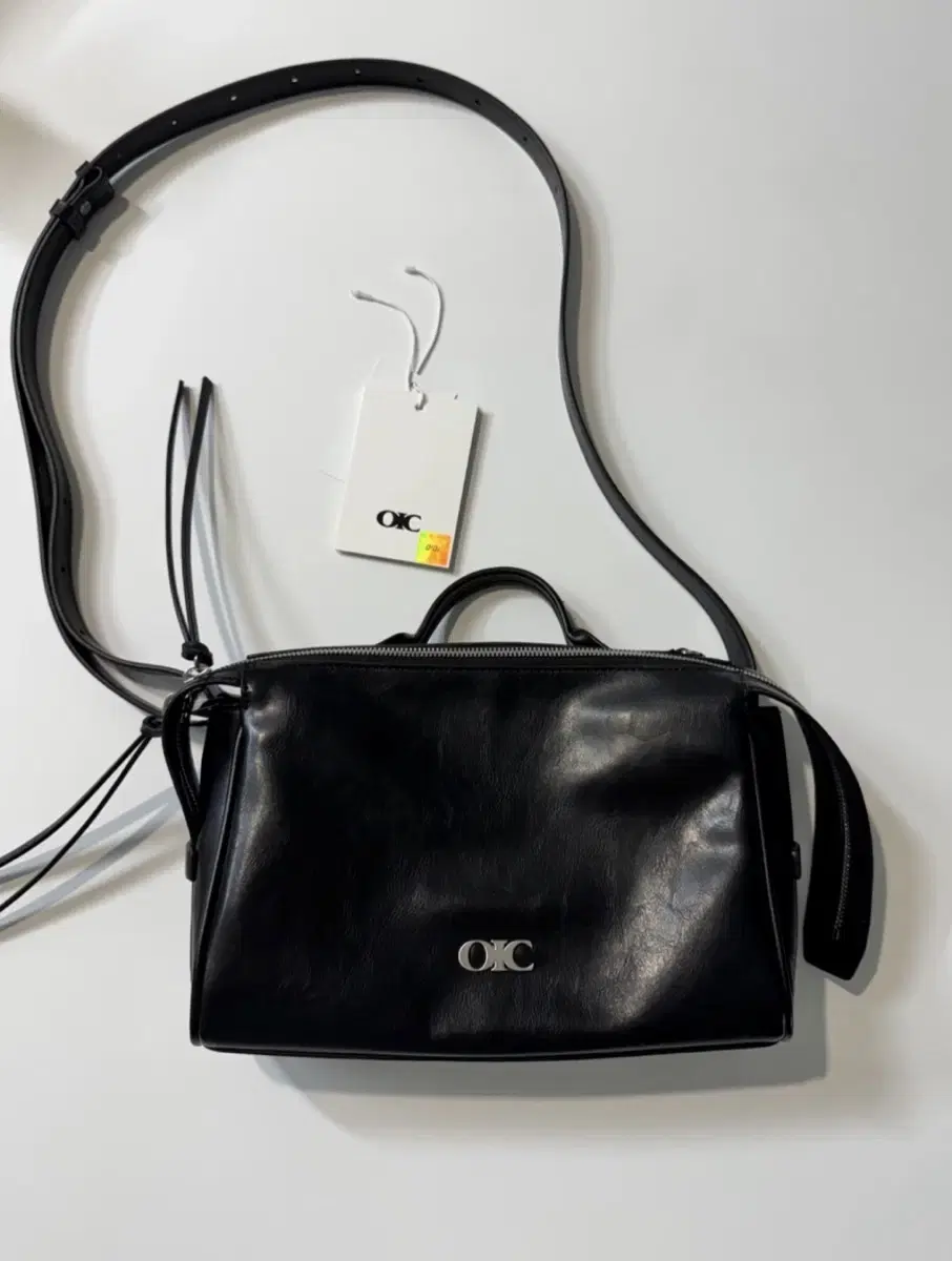oioi (i.o.i) mia Shoulder Bag Black/New