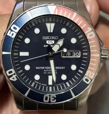 세일! SEIKO 5 스포츠 오토매틱 본체만 스크래치 있음!