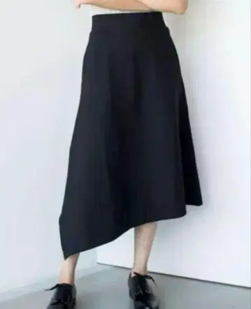 HYKE 하이크 비대칭 다크 네이비 롱 스커트