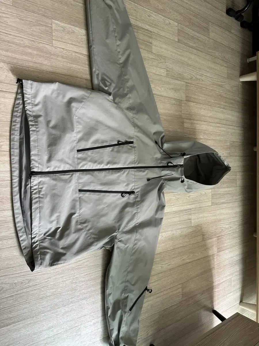 Uniform Bridge Windbreaker Gray (L)
