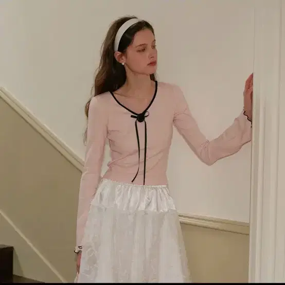쎄무아듀 리본 슬리브 탑 ribbon bell sleeve top