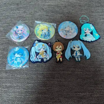 보컬로이드 키링 & 캔 배치 8종 세트