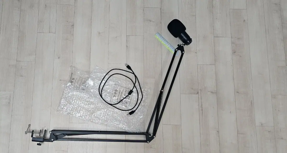 Microphone Stand / Arm Stand + Bonus Britz USB Microphone for Testing