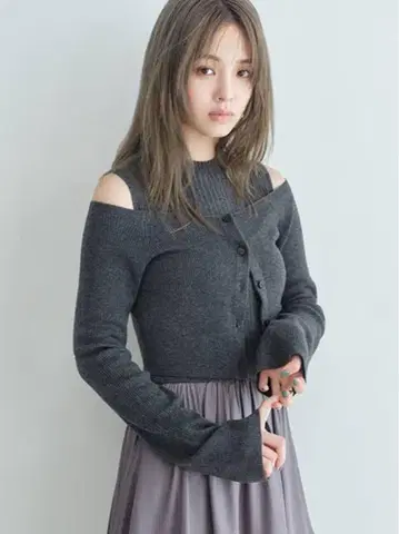 세미 오프 숄더 울트라 크롭 가디건 그레이