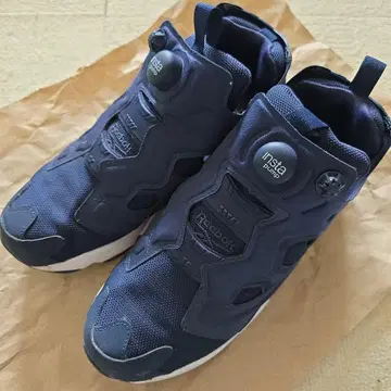 Instapump Fury OG 네이비 하이컷 스니커즈