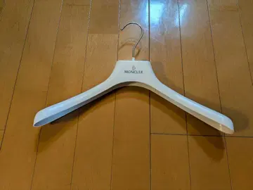 몽클레어 화이트 행거