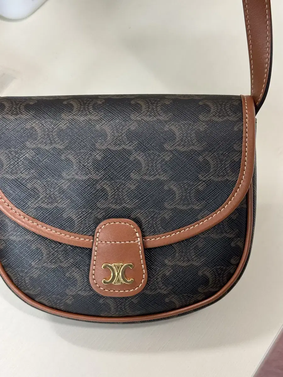 Condition S, Authentic) Seline Mini Besace Tan