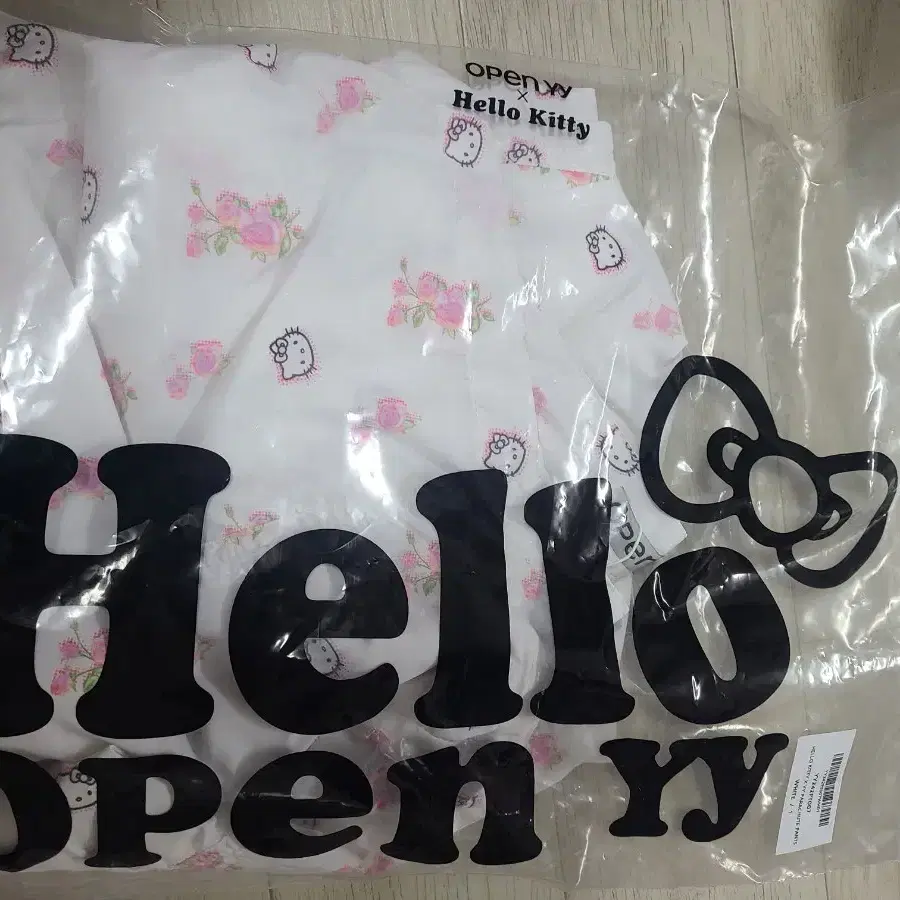 Open YY x Hello Kitty Parachute Pants White on Bunjang