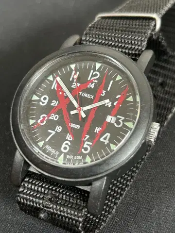 TIMEX. SWAGGER 콜라보 쿼츠 작동 중