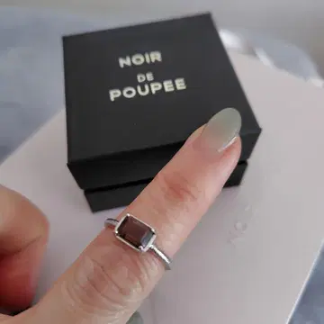 NOIR DE POUPEE 브라운 에메랄드 컷 반지