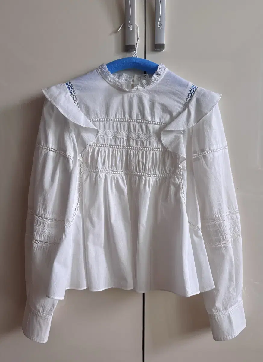New G-cut Lace Ruffle Blouse White 55