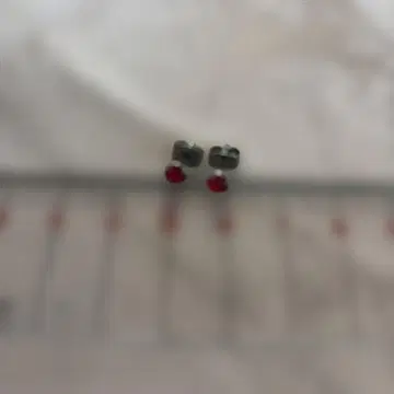 루비 스터드 귀걸이