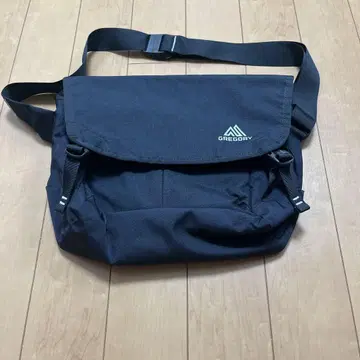 그레고리 숄더백