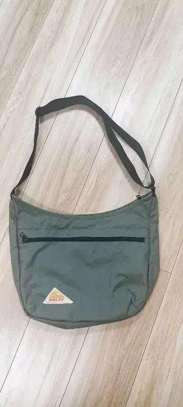 켈티 숄더백