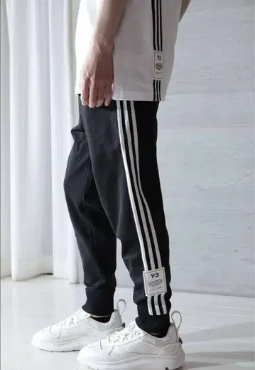 Y-3 쓰리 스트라이프 트랙 팬츠