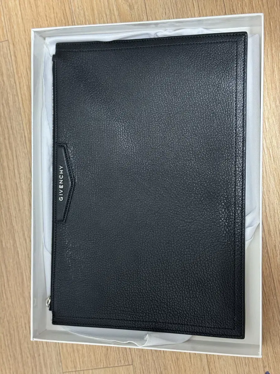 지방시 클러치백 블랙
