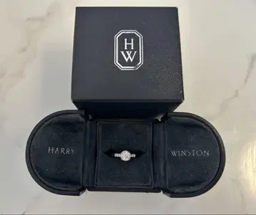 Harry Winston 라운드 컷 트리스 반지