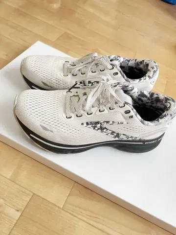 Brooks 러닝화 8 (US) 화이트