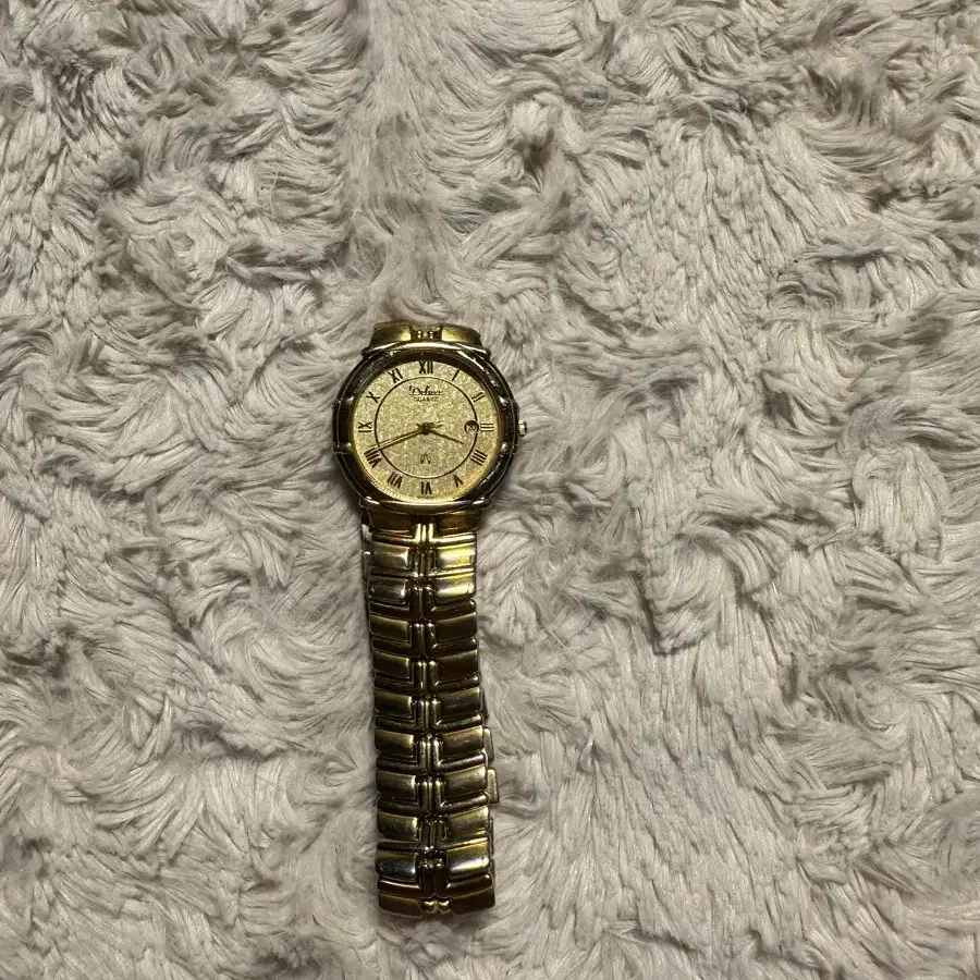 Swiss Vintage! DeLuxe Gold Tone Quartz Watch on Bunjang Global