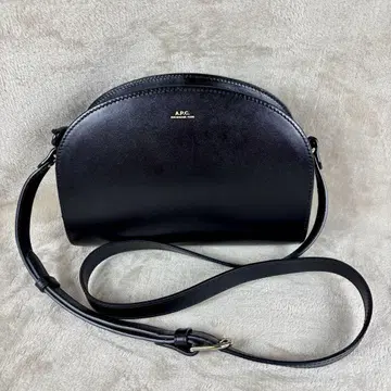 새상품급 A.P.C 아페쎄 숄더백 블랙 천연 가죽 백