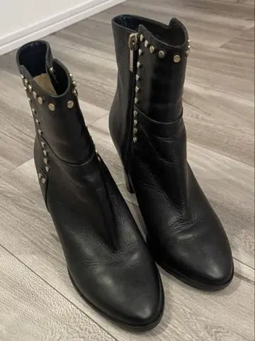 JIMMY CHOO 스터드 장식 블랙 미들 힐 부츠 새상품급!