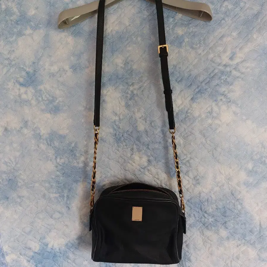 COURONNE | 쿠론 Couronne Crossbody Bag on Bunjang Global Site. COURONNE | 쿠론 Couronne Crossbody Bag on Bunjang Global Site.