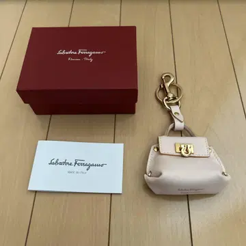 살바토레 페라가모 미니 백 키링