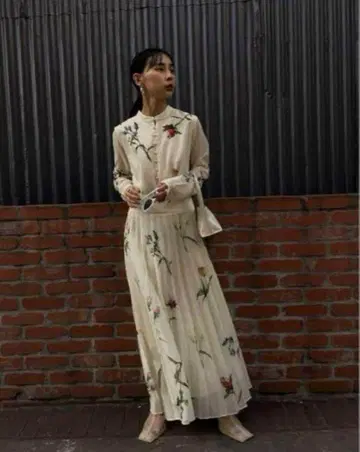 AMERI SOFIA PLEATS DRESS M 사이즈