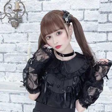 마즈 암워머가 있는 요크 블라우스 블랙