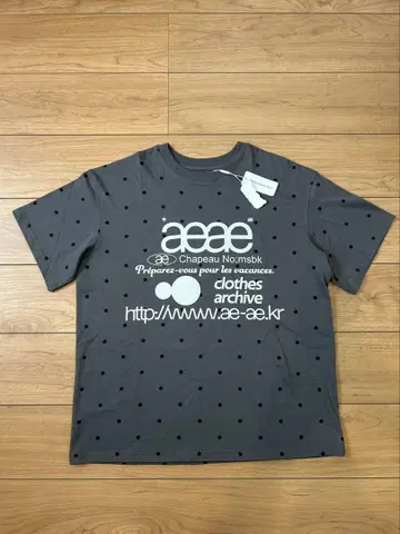 aeae 도트 무늬 크루넥 티셔츠