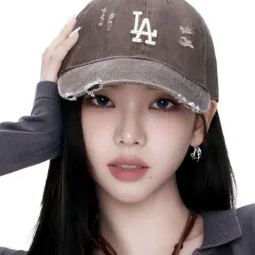 한국 한정판] MLB 카리나 착용 모델 데미지 워시 캡