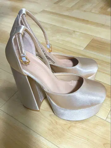 골드 새틴 플랫폼 힐 15cm