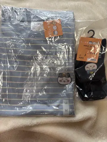 지유 치이카와 (먼작귀) 하치와레 티셔츠 & 양말 세트