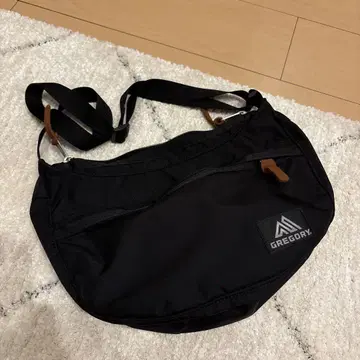 그레고리 숄더백