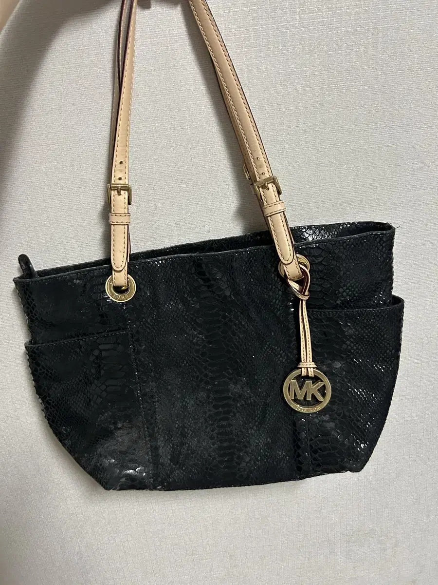 Gal style Michael Kors Authentic Shoulder Bag
