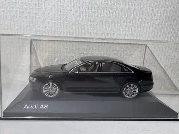 아우디 A8 미니카 1/43 블랙 케이스 포함