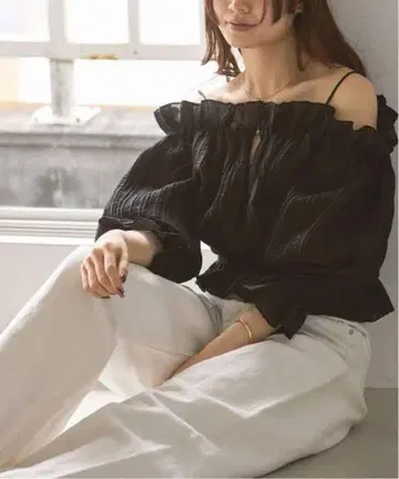 NOBLE 노블 랜덤 양류 오프숄더 블라우스 블랙