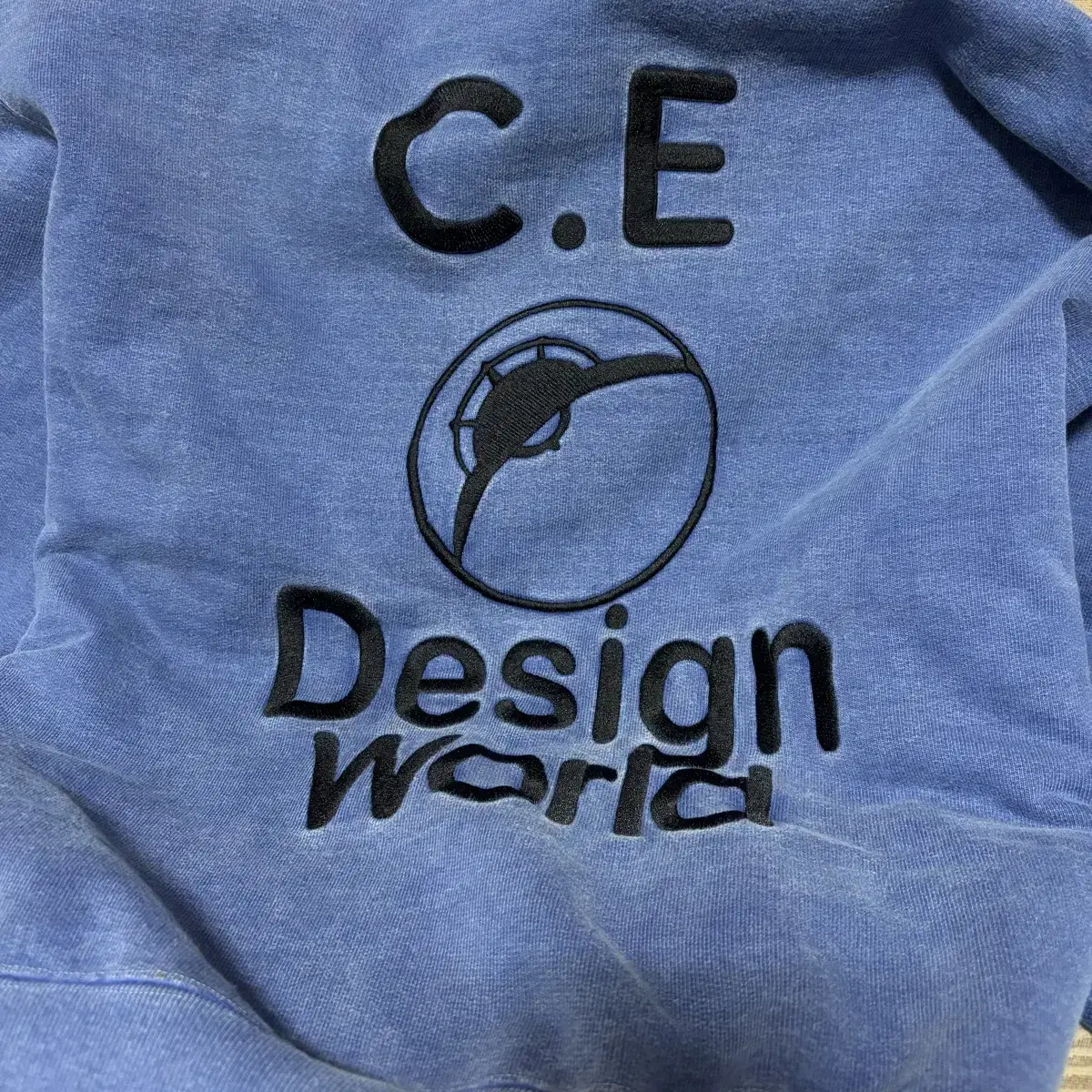 [CAV EMPT] C.E Design World Crewneck (L)