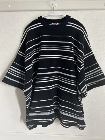 is-ness KNITTED FLASH BORDER T-SHIRT