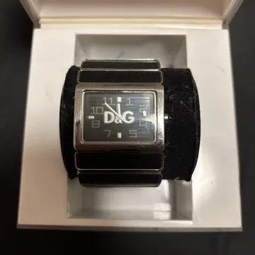 D&G 스퀘어 페이스 손목시계