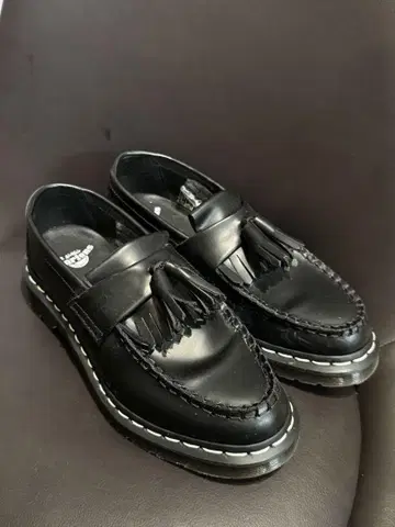 Dr.Martens 닥터마틴 태슬 로퍼 블랙 화이트 스티치