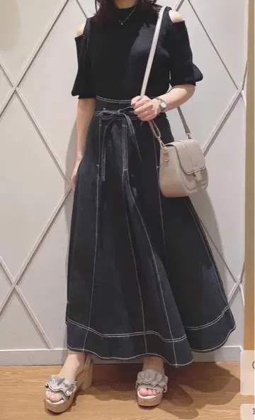마제스틱 레곤 스티치 레이디 플레어 스커트 블랙 S